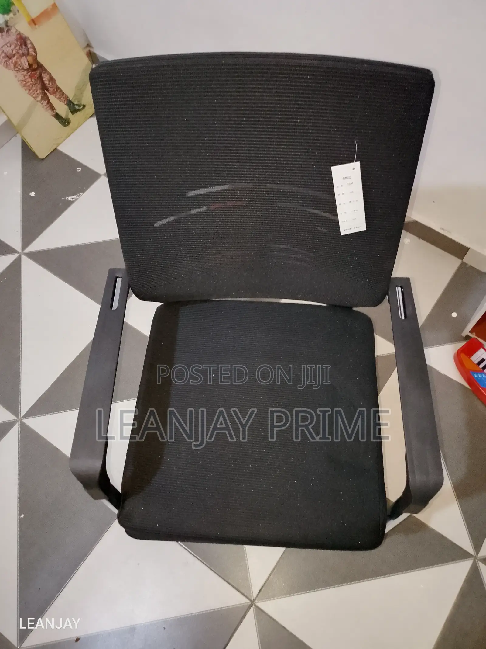 Office Chair Meshes and Cushioned.