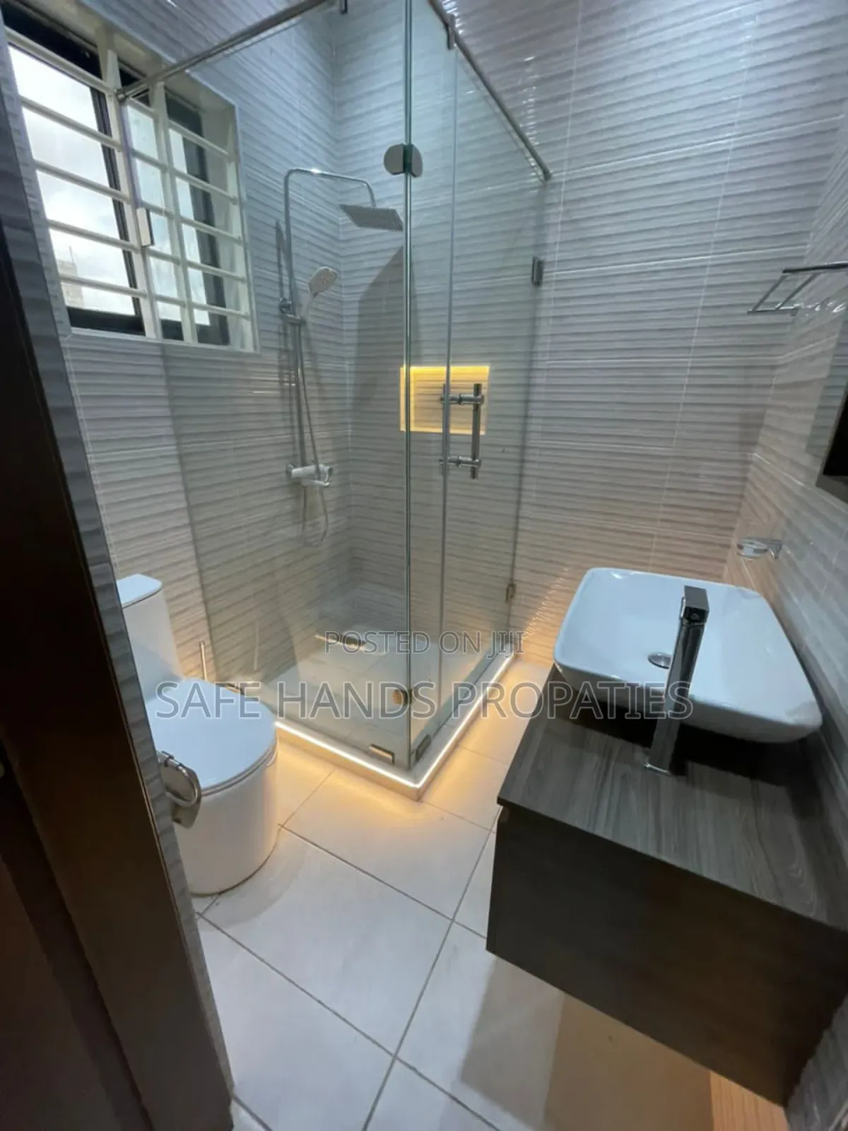 4bdrm Duplex in Accra Metropolitan for sale