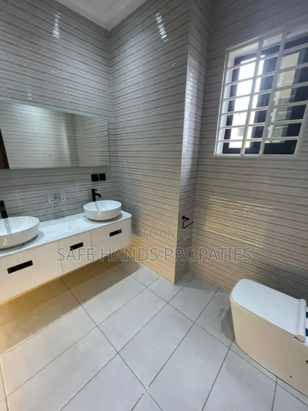 4bdrm Duplex in Accra Metropolitan for sale