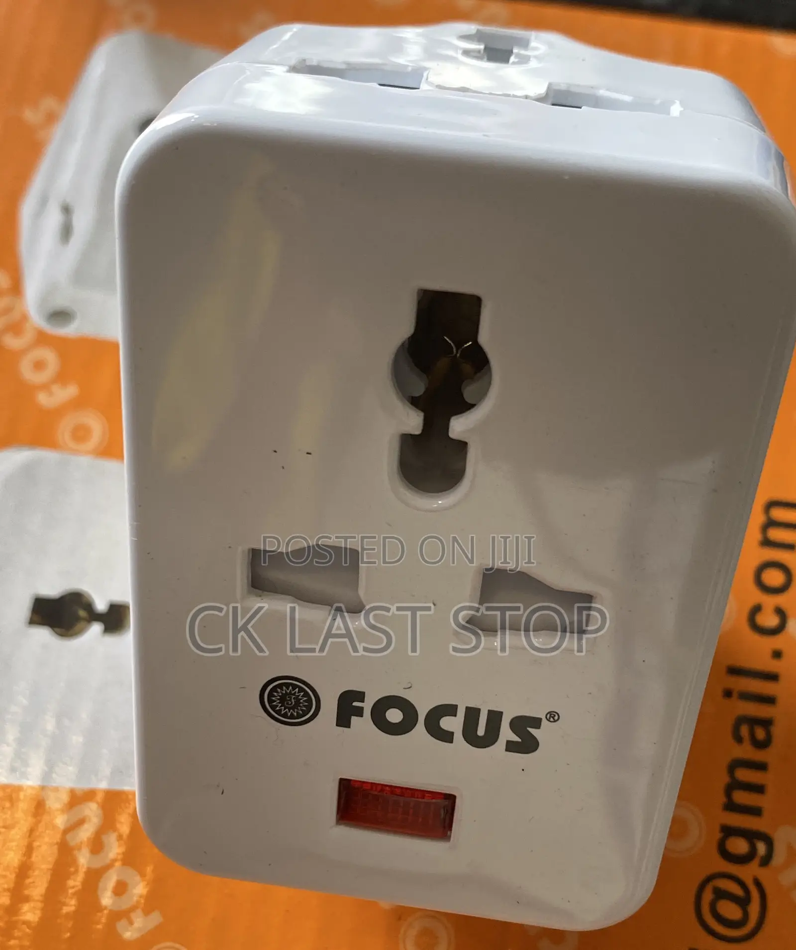 Focus Multi-plug Travel Adaptor