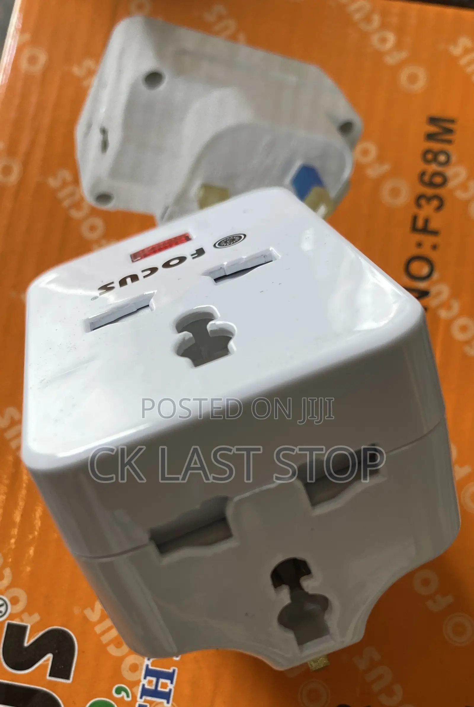 Focus Multi-plug Travel Adaptor