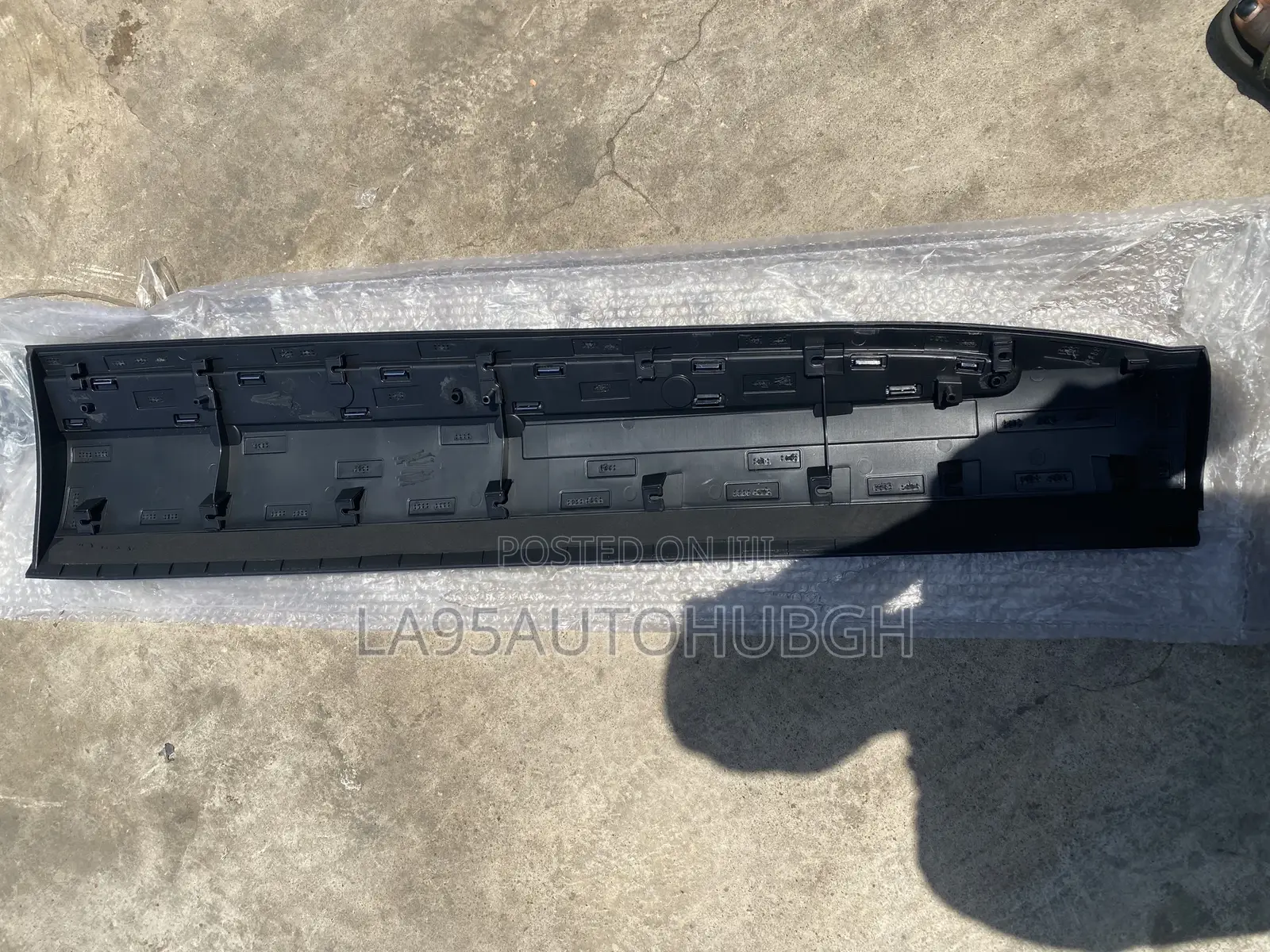 Ford Explorer 2020,2021,2022,2023,2024 Driver Side Front Door Molding