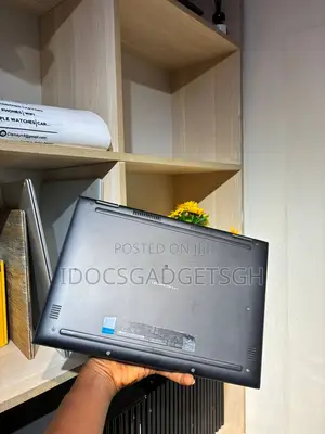 Laptop Dell Latitude 3390 8GB Intel Core i5 SSHD (Hybrid) 256GB