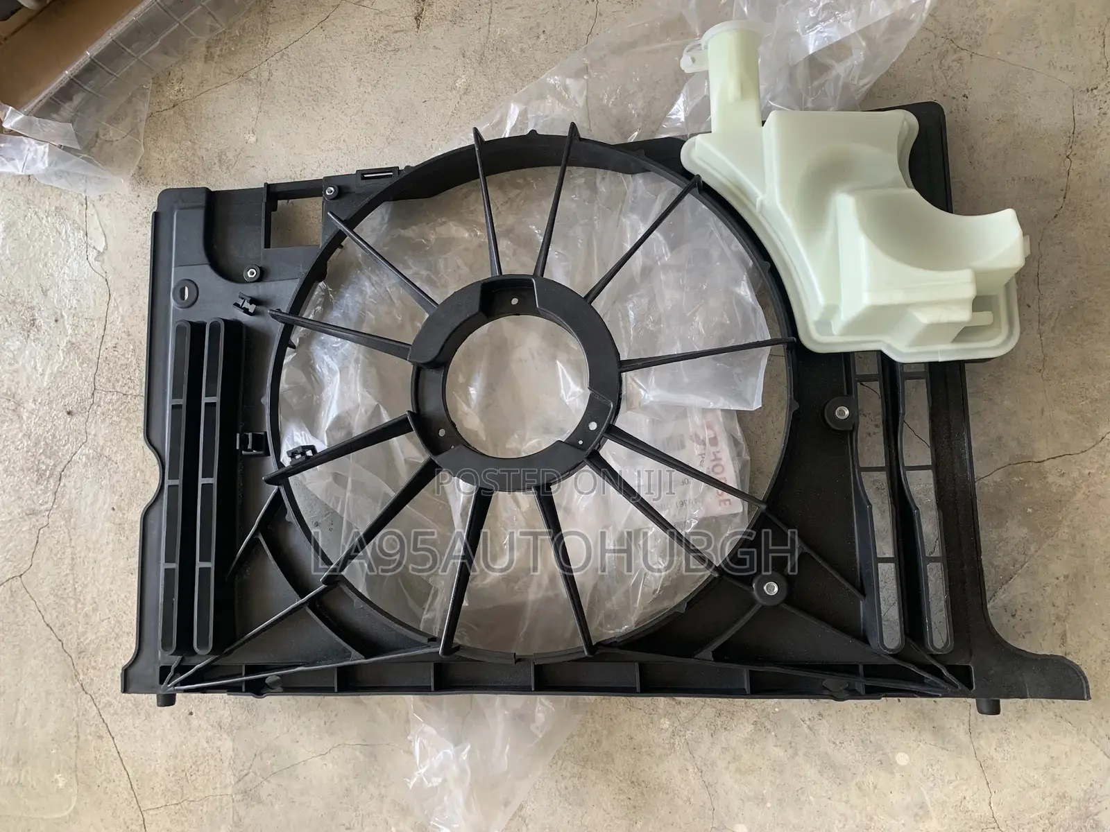 Toyota Corolla 2014,2015,2016,2017,2018 Engine Cooling Fan Shroud/Case