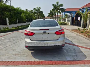 Ford Focus SE 2011 Silver