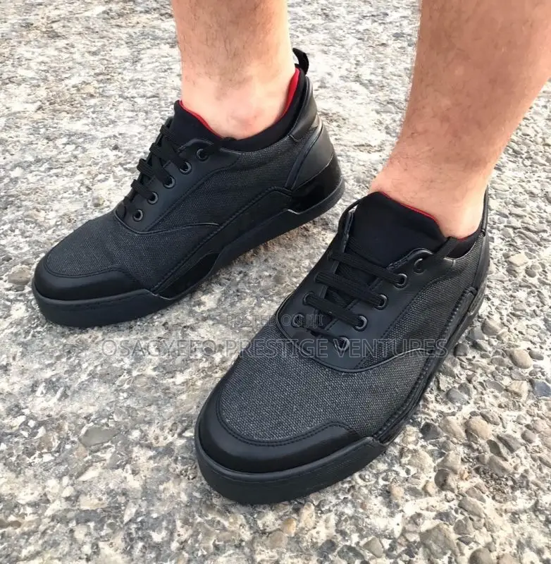 Christian Louboutin Low-Top Sneaker