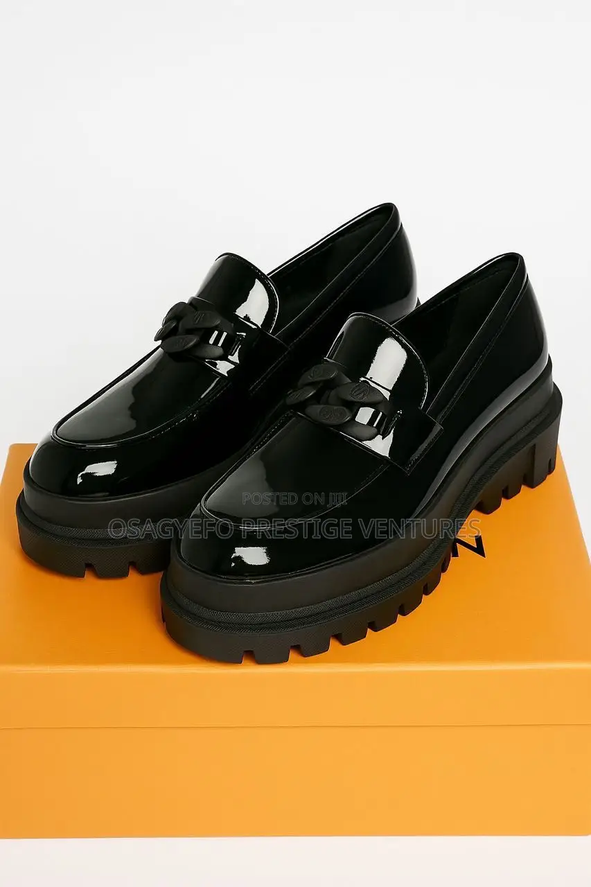 Glossy/Mirror Black Louis Vuitton Shoe