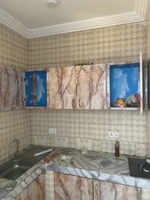 1bdrm Apartment in Chis-Lon Broker’S, New Market for rent