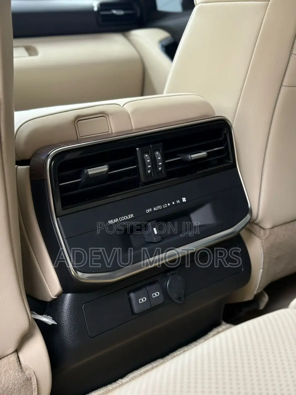 Toyota Land Cruiser LC300 2024 White