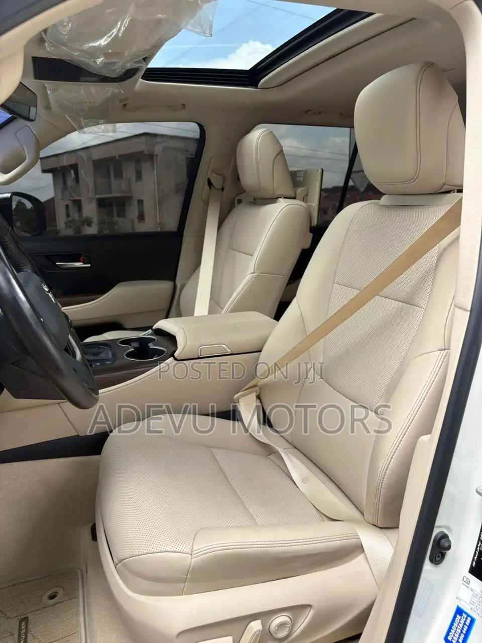 Toyota Land Cruiser LC300 2024 White