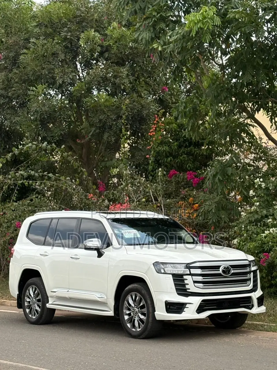 Toyota Land Cruiser LC300 2024 White