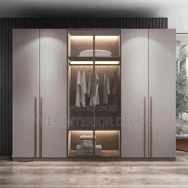 Wardrobe/Closet
