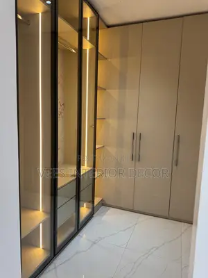 Wardrobe/Closet