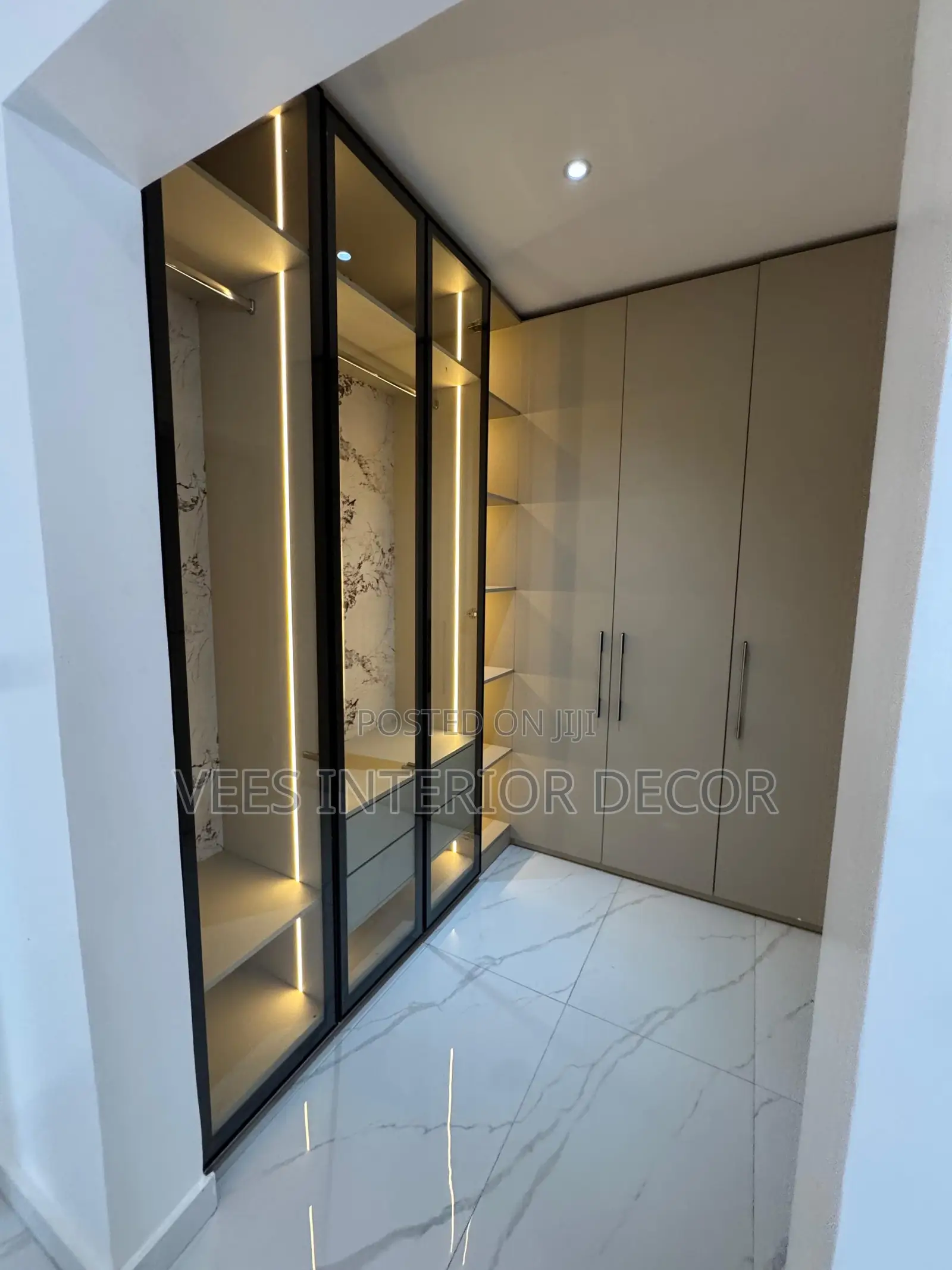Wardrobe/Closet