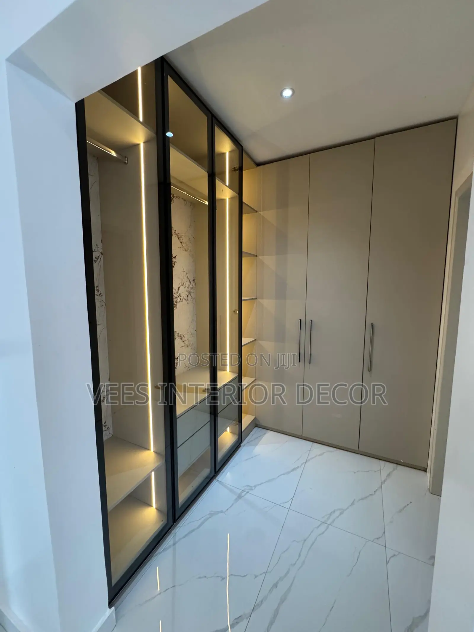 Wardrobe/Closet