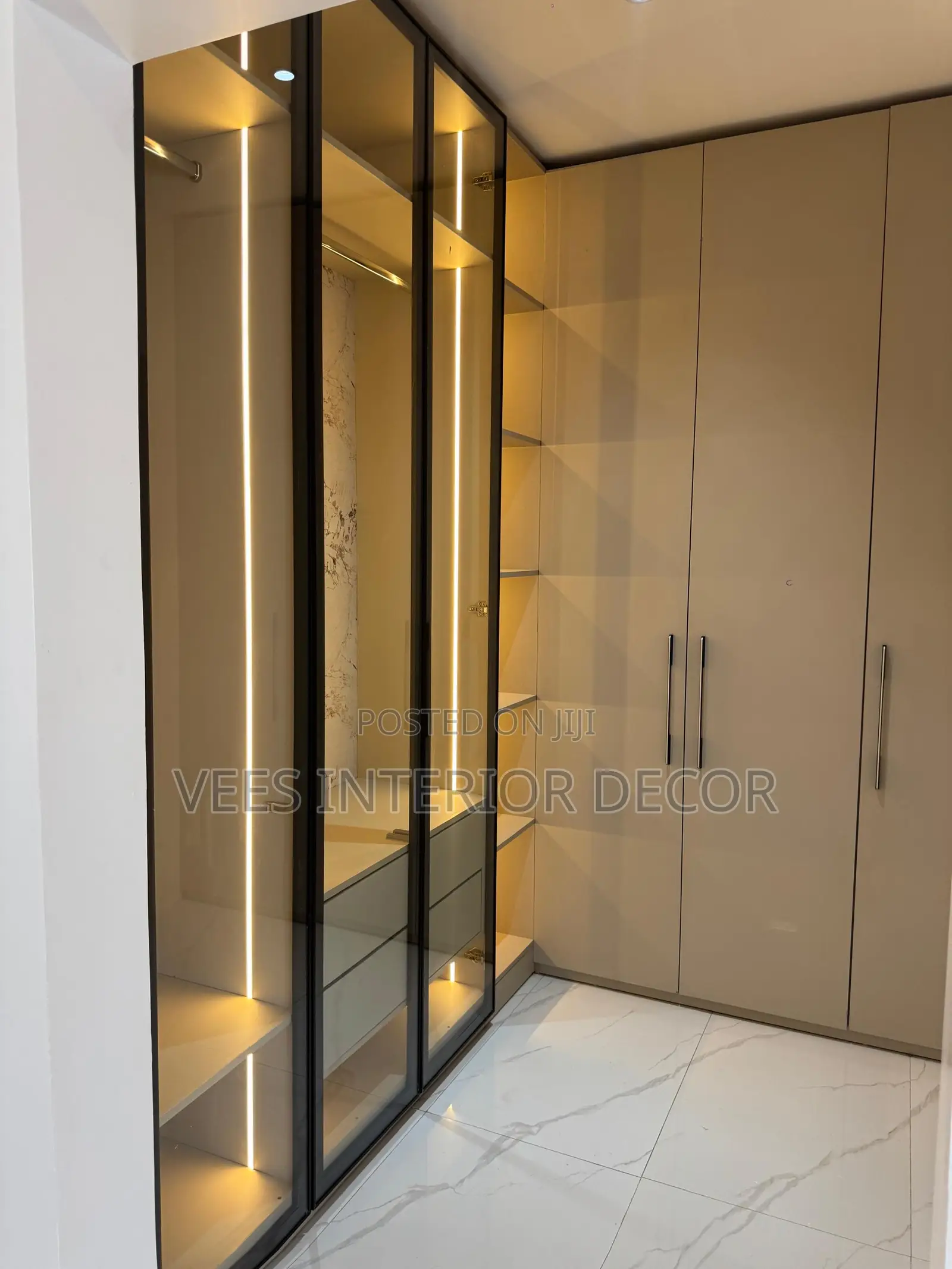 Wardrobe/Closet