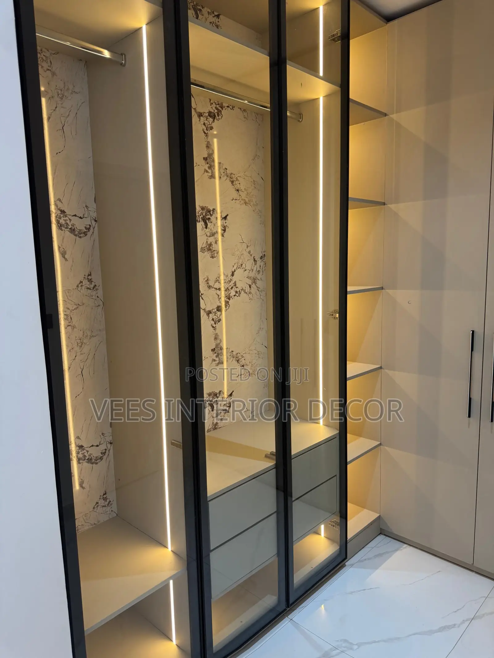 Wardrobe/Closet
