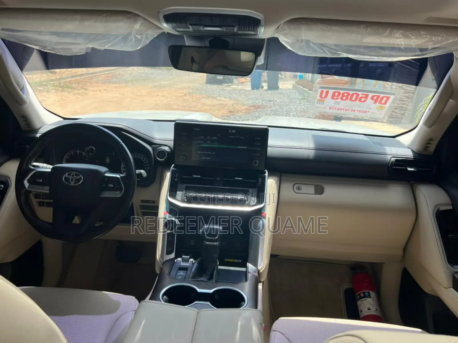Toyota Land Cruiser LC300 2024 White
