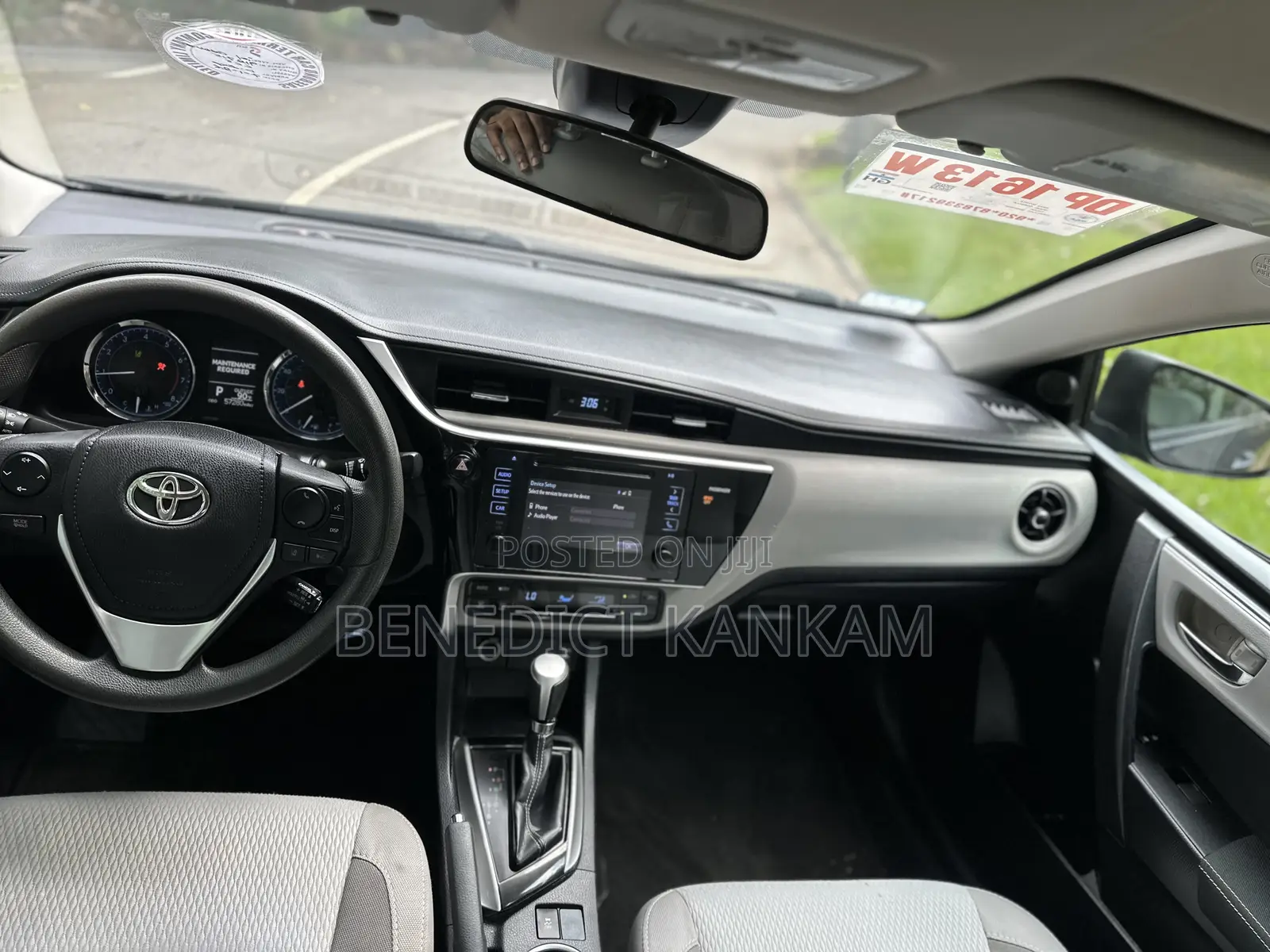 Toyota Corolla LE 4dr Sedan (1.8L 4cyl CVT) 2017 Gray