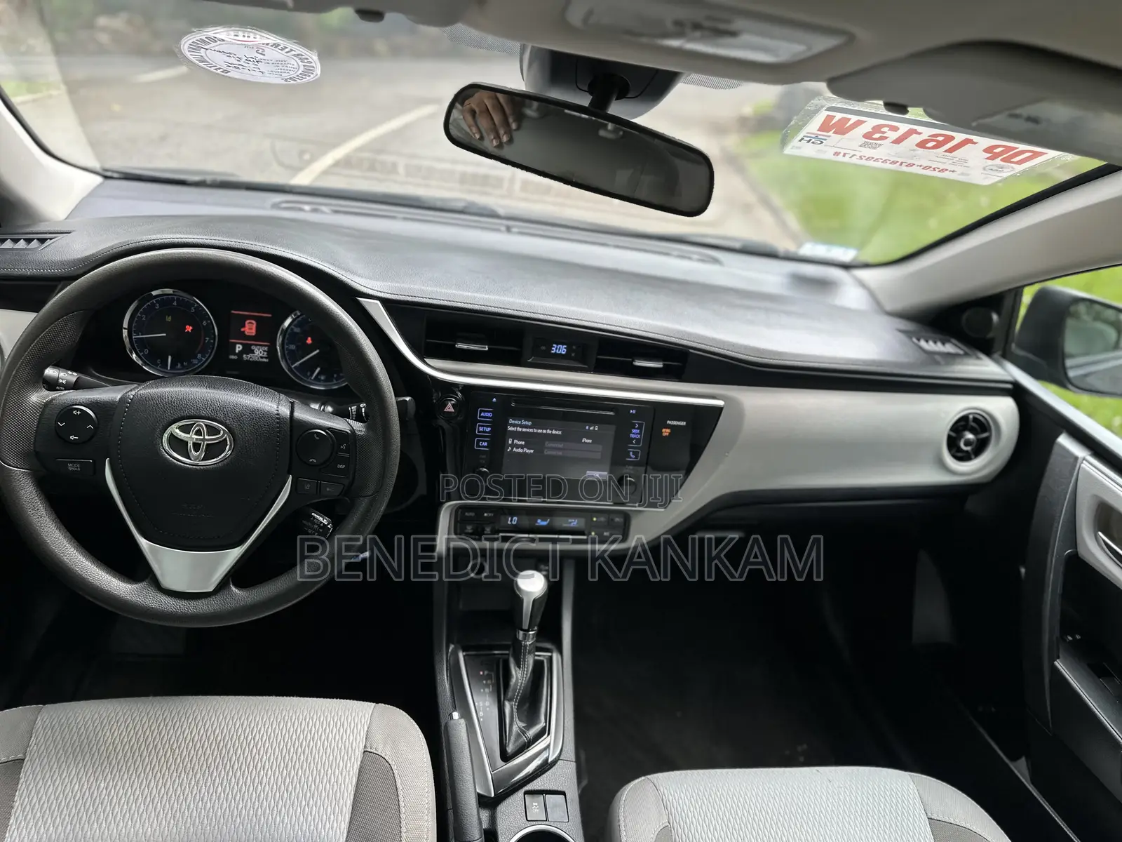 Toyota Corolla LE 4dr Sedan (1.8L 4cyl CVT) 2017 Gray