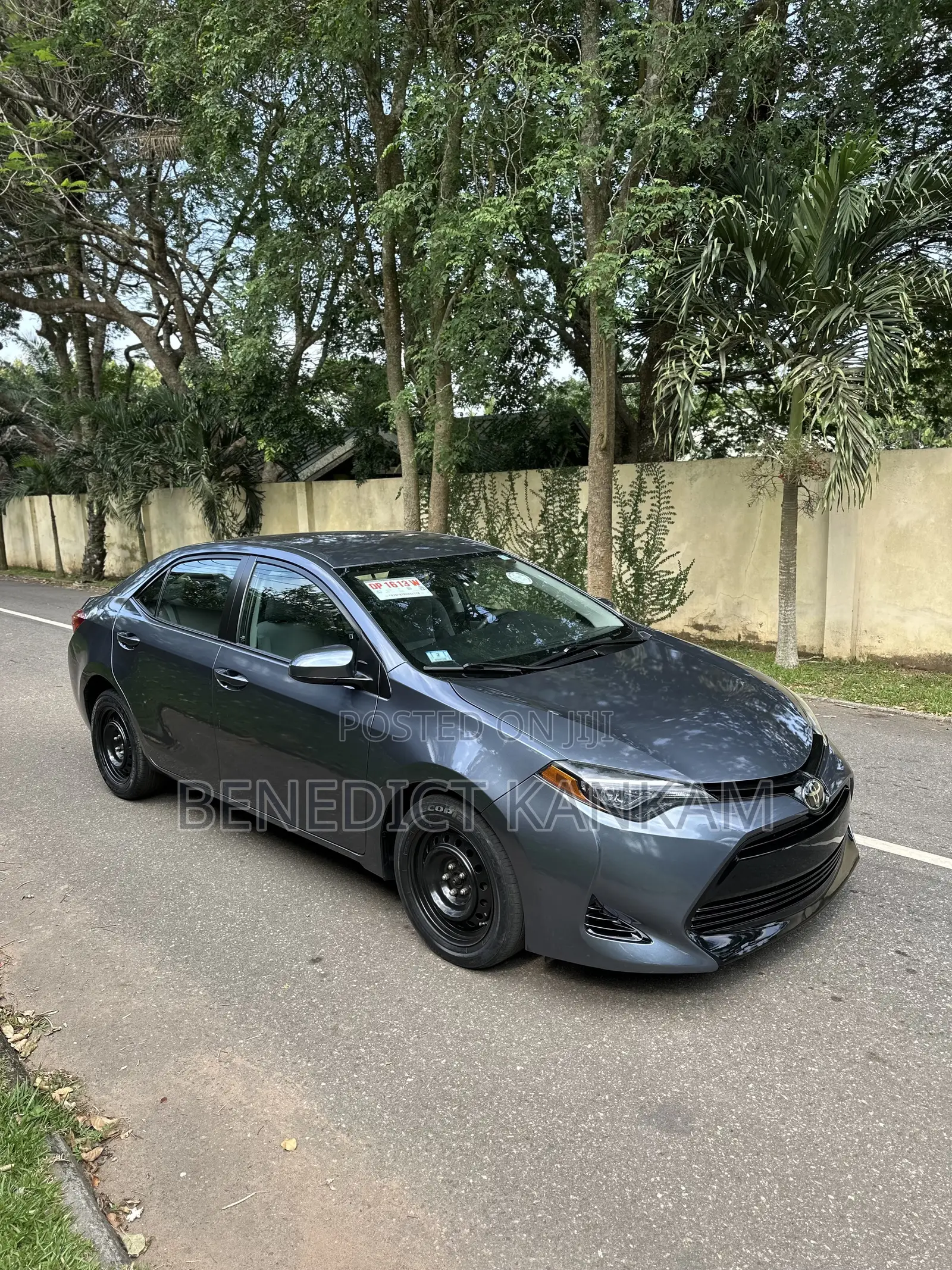 Toyota Corolla LE 4dr Sedan (1.8L 4cyl CVT) 2017 Gray
