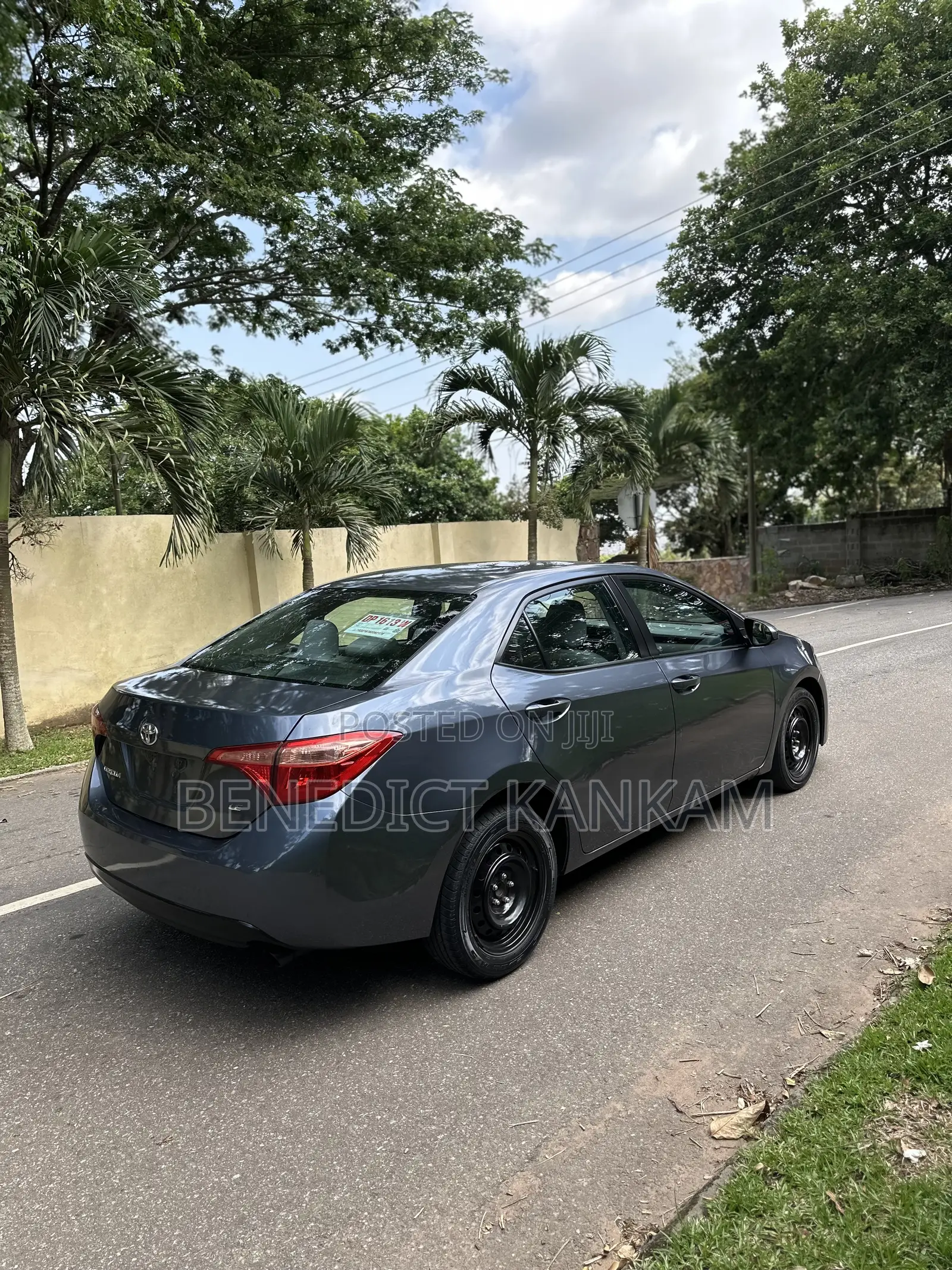 Toyota Corolla LE 4dr Sedan (1.8L 4cyl CVT) 2017 Gray
