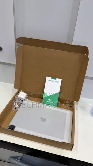 Apple iPad Pro 12.9 (2022) 256 GB Gray