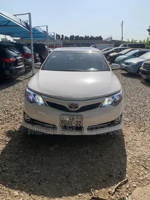Toyota Camry LE 4dr Sedan (2.5L 4cyl 6A) 2014 White