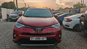 Toyota RAV4 XLE 4dr SUV AWD (2.5L 4cyl 6A) 2015 Red