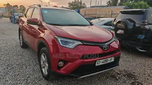 Toyota RAV4 XLE 4dr SUV AWD (2.5L 4cyl 6A) 2015 Red