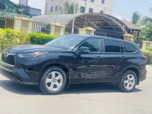Toyota Highlander LE FWD 2023 Black
