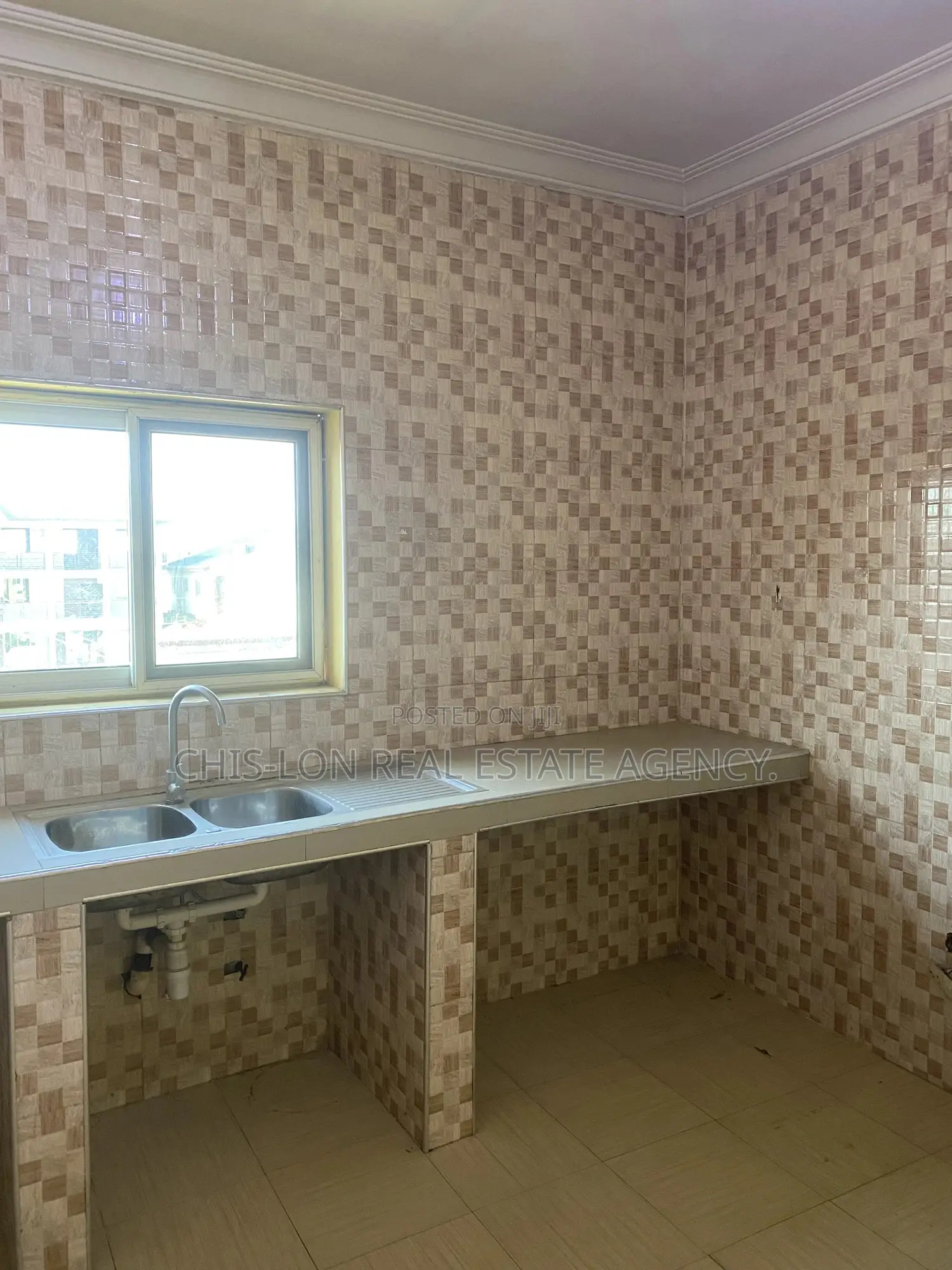 2bdrm Apartment in Chis-Lon Broker’S, Adade for rent
