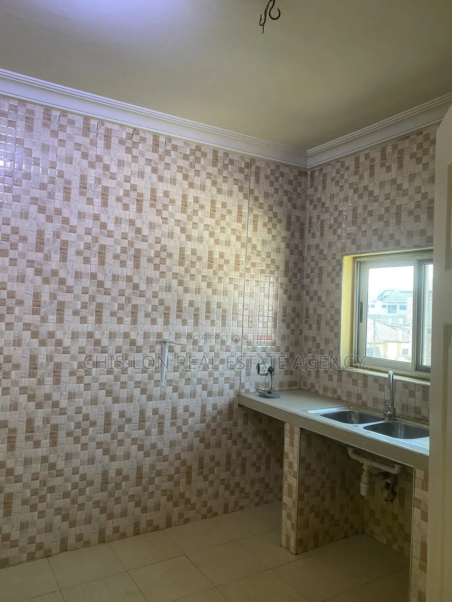 2bdrm Apartment in Chis-Lon Broker’S, Adade for rent