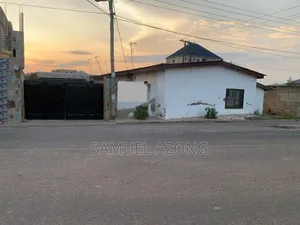 8bdrm House in Dansoman Round About, Accra Metropolitan for sale