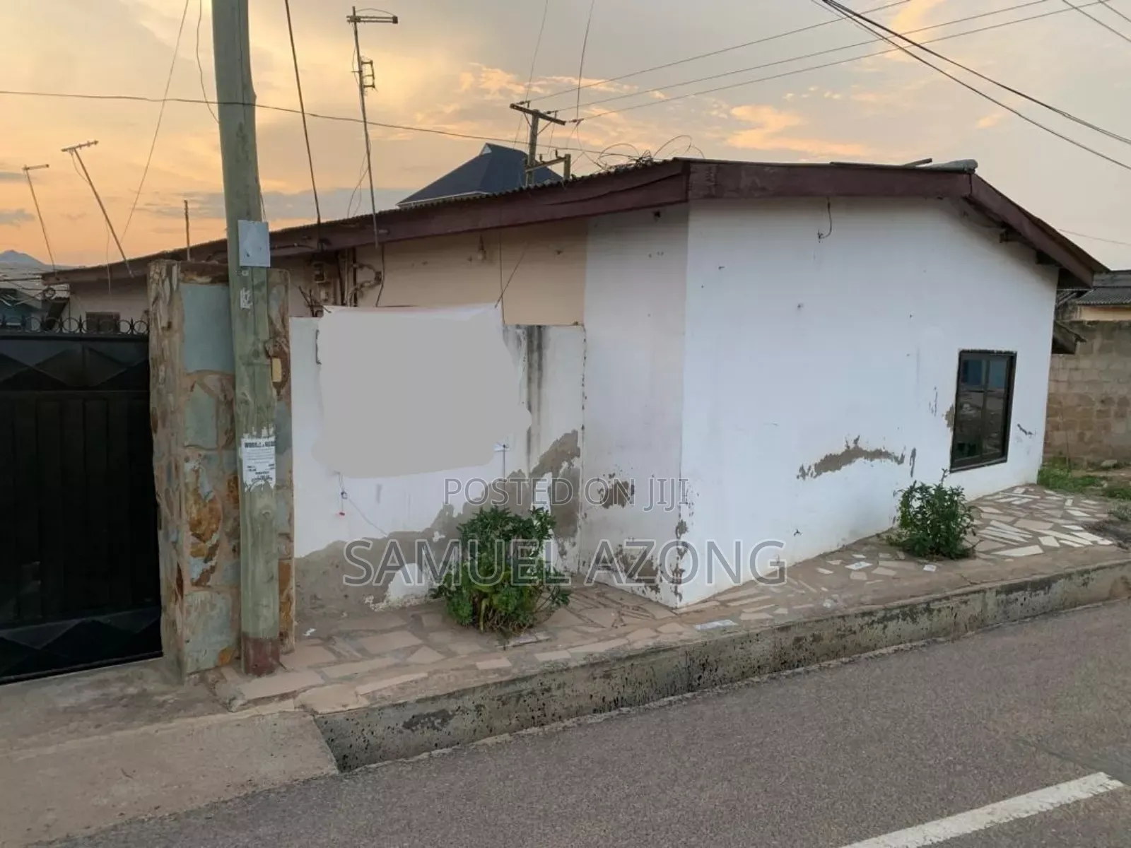 8bdrm House in Dansoman Round About, Accra Metropolitan for sale