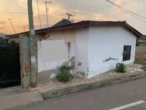 8bdrm House in Dansoman Round About, Accra Metropolitan for sale