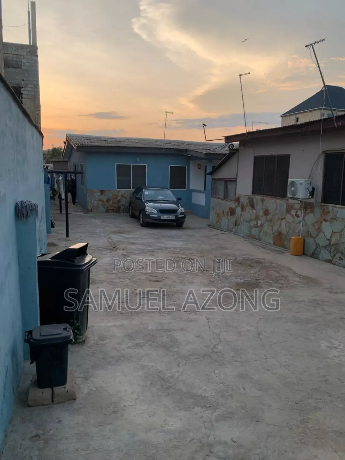 8bdrm House in Dansoman Round About, Accra Metropolitan for sale