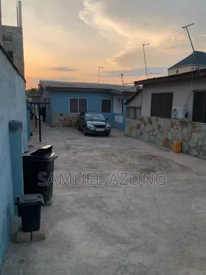 8bdrm House in Dansoman Round About, Accra Metropolitan for sale