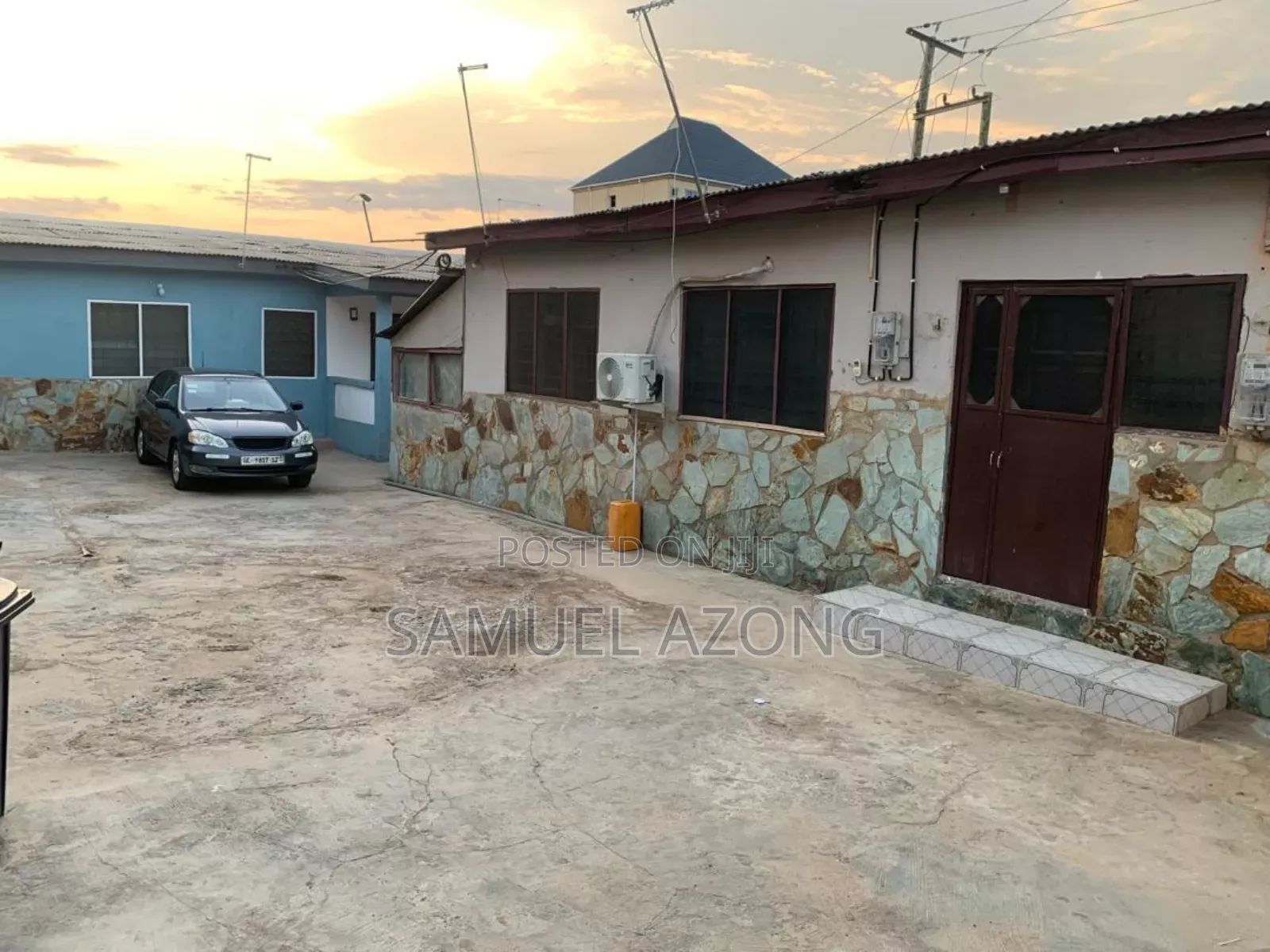 8bdrm House in Dansoman Round About, Accra Metropolitan for sale