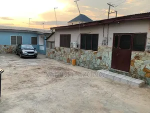 8bdrm House in Dansoman Round About, Accra Metropolitan for sale
