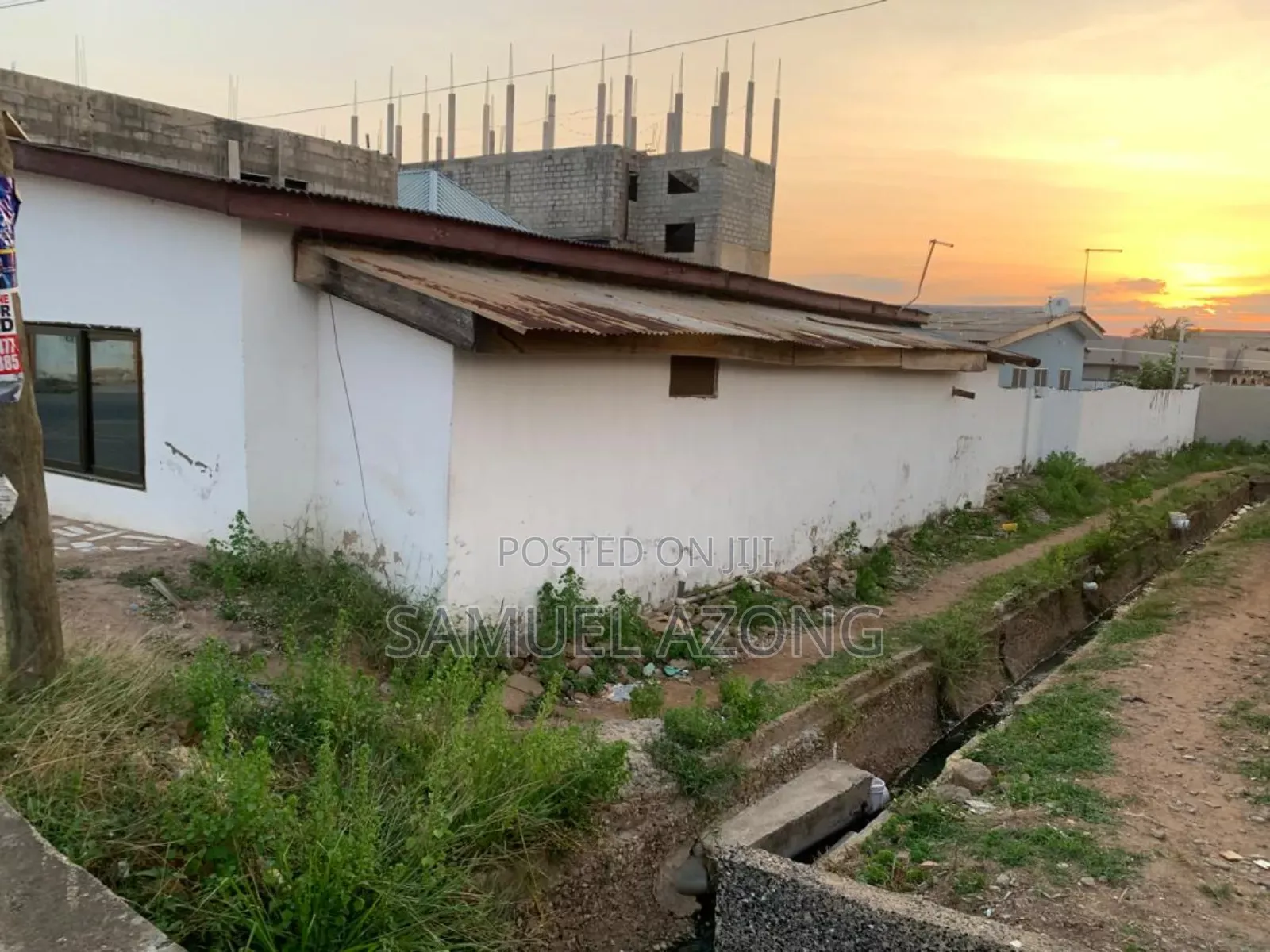 8bdrm House in Dansoman Round About, Accra Metropolitan for sale