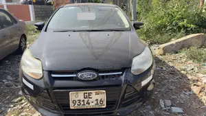Ford Focus SE Hatchback FWD (2.0L 4cyl 5M) 2012 Black