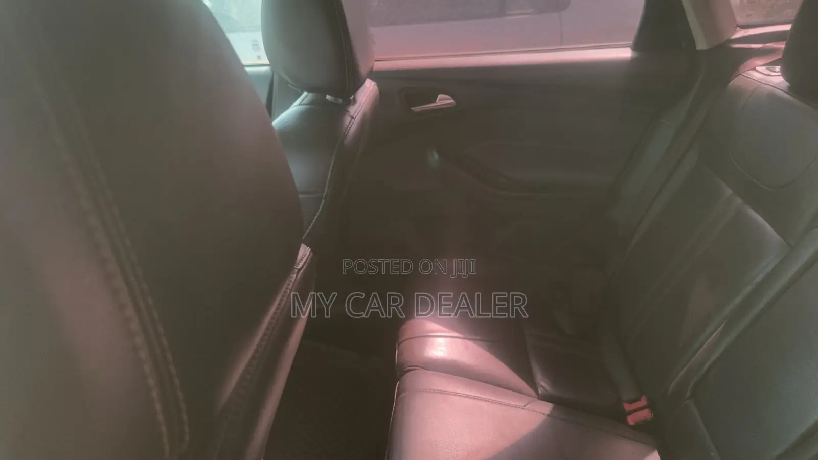 Ford Focus SE Hatchback FWD (2.0L 4cyl 5M) 2012 Black