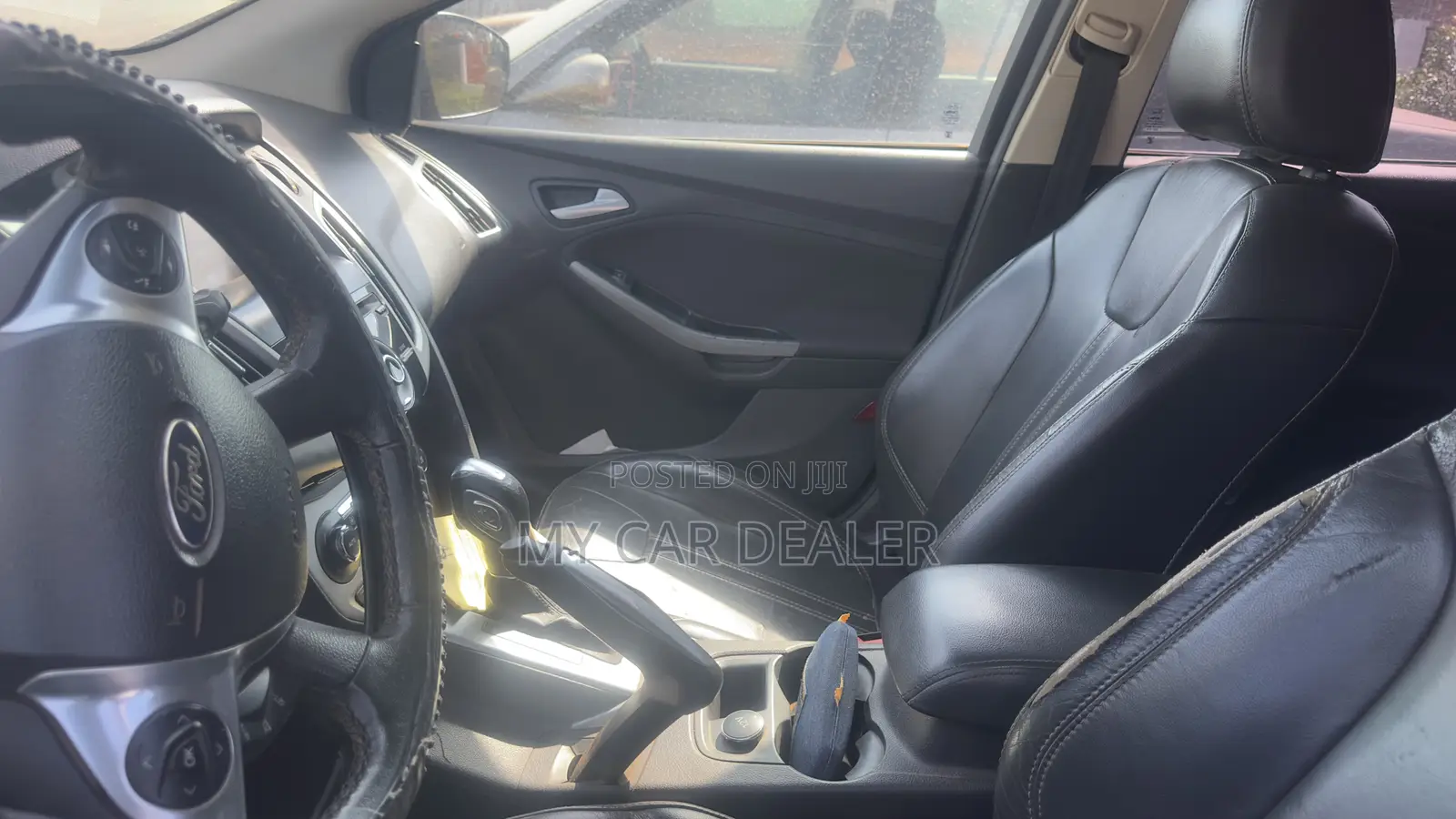 Ford Focus SE Hatchback FWD (2.0L 4cyl 5M) 2012 Black