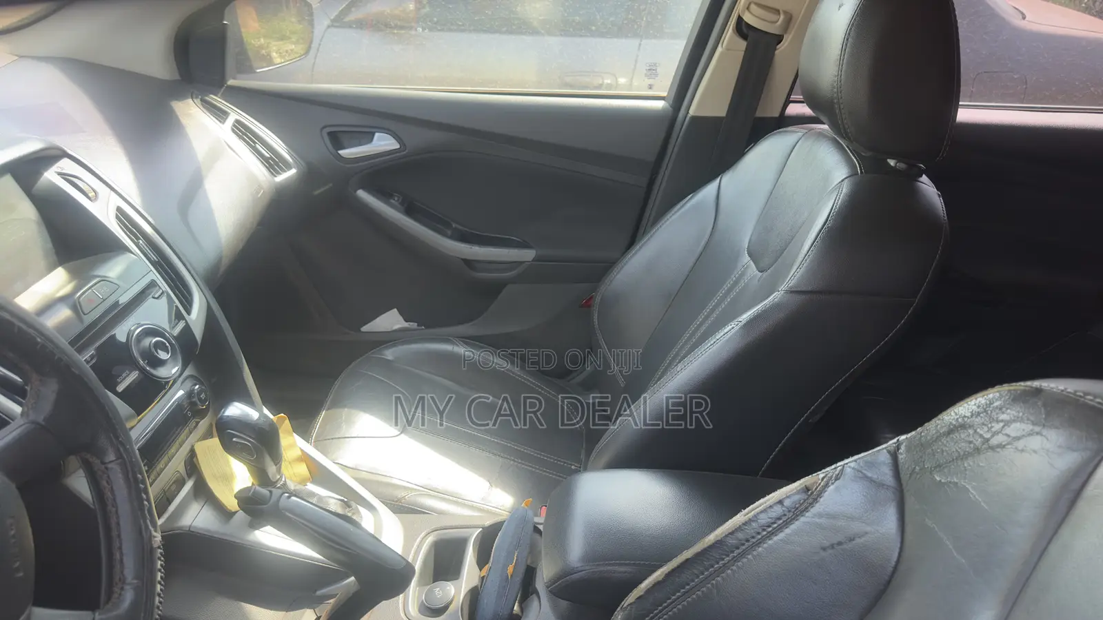 Ford Focus SE Hatchback FWD (2.0L 4cyl 5M) 2012 Black