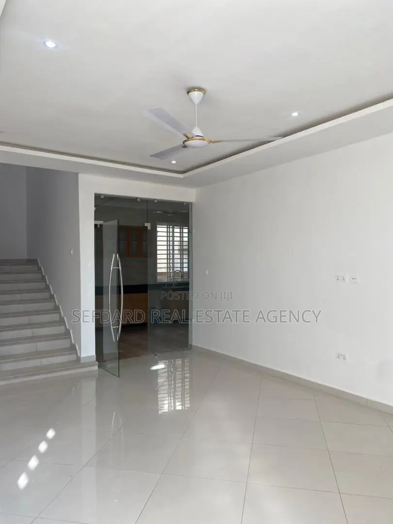 2bdrm Duplex in Achimota for rent