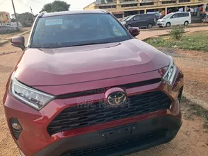 Toyota RAV4 XLE AWD 2020 Red