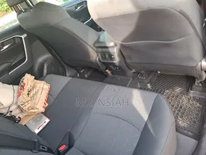 Toyota RAV4 XLE AWD 2020 Red