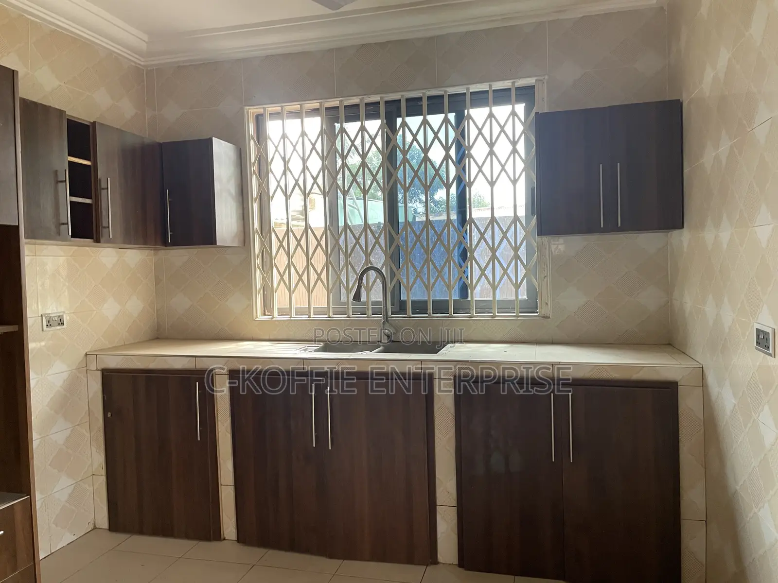 4bdrm Duplex in Ofankor Barrier for rent