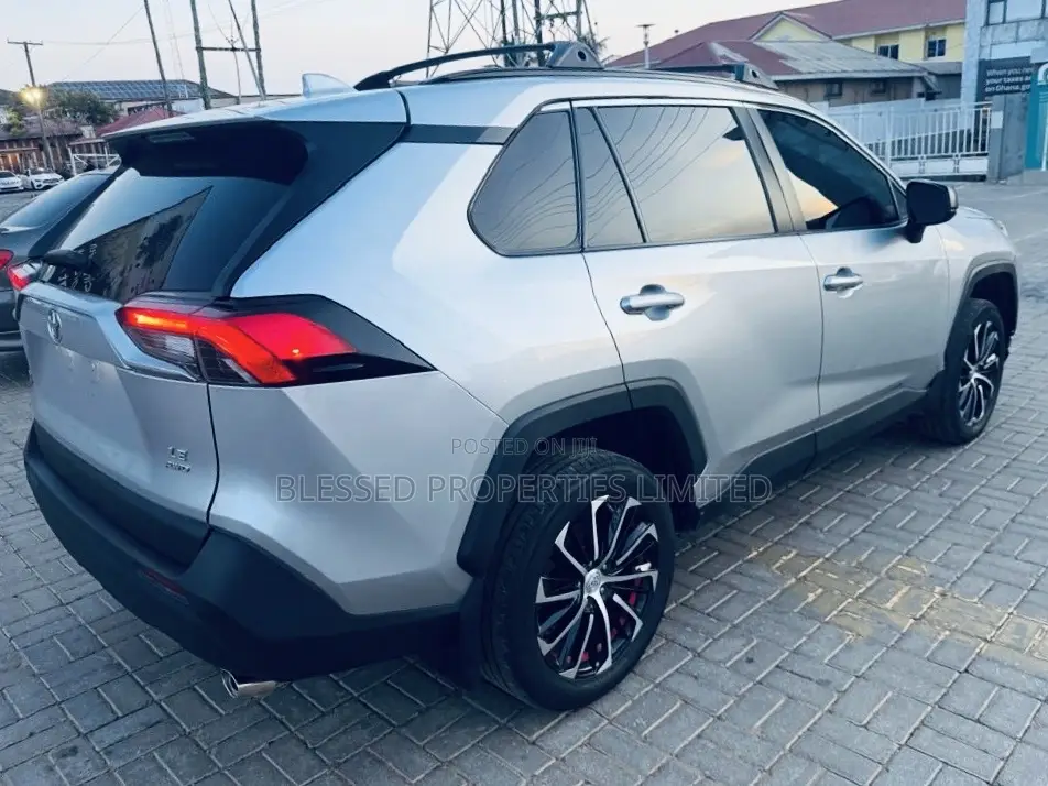 Toyota RAV4 LE 2022 Gray